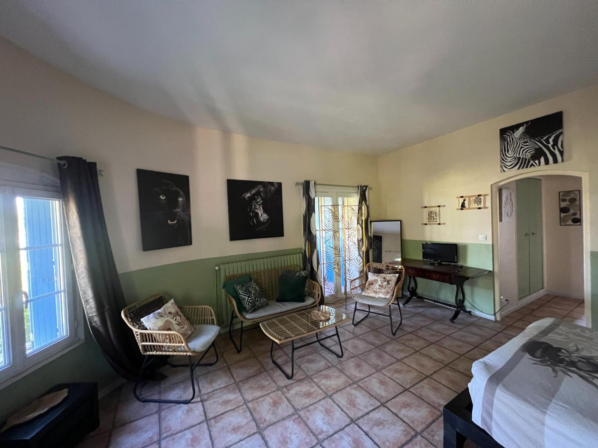 Bastide Du Bonheur Saint Donat Bed & Breakfast Greoux-les-Bains ภายนอก รูปภาพ